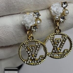 LV Gold/Crystal Zipper Pulls, Pearl Studded Earings
